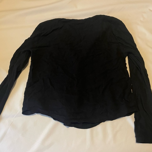 Simple black blouse - Picture 2 of 3